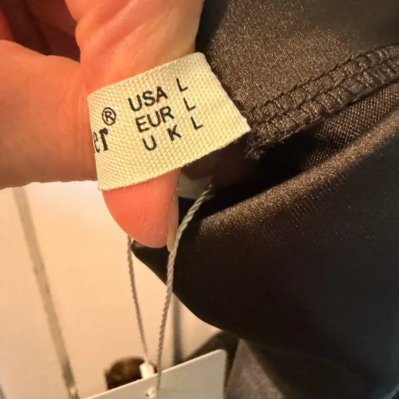 Cantonwalker Chic Black Satin Mini Dress - Picture 5 of 7